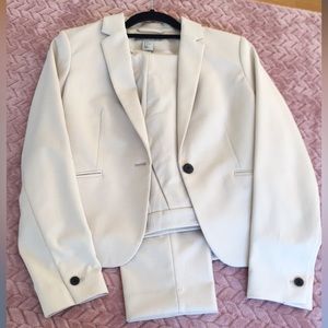 Cream colored two piece pant suit by H&M size 8